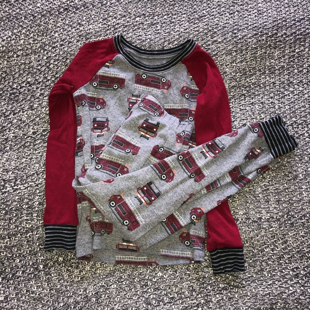 boys matching pajama set